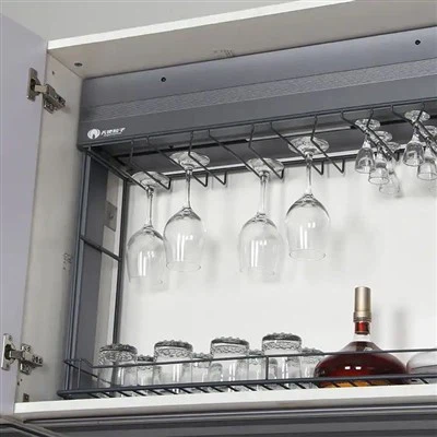 Αυτόματη αποθήκευση φιαλών κρασιού σε ράφι κρασιού